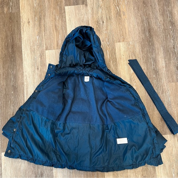Gap puffer jacket. Girls size Medium(8-10) - Picture 3 of 7
